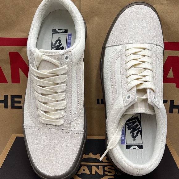 Vans Men’s Bmx Old Skool
Marshmallow/Gum
VN0005UZOVM Sneakers - Picture 14 of 16